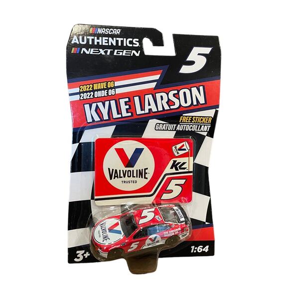 NEW Kyle Larson #5 Valvoline Wave 6 NASCAR Authentics 2022 1:64 Diecast Lionel - Picture 1 of 3